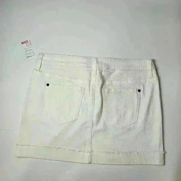 Maurices Women White Denim Skirt NWT Size 9/10 - Picture 7 of 8